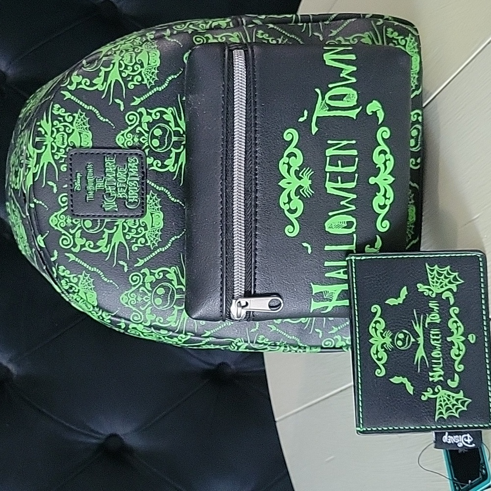 Nightmare Before Christmas "Halloween Town" Glow in Dark Backpack and cardholder